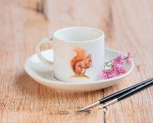 Laden Sie das Bild in den Galerie-Viewer, Espressotasse Tasse mug aus feiner Keramik &quot;Niedliches Eichhörnchen &quot;
