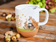 Laden Sie das Bild in den Galerie-Viewer, Grosse Tasse mit Korkboden "Waldfreunde"
