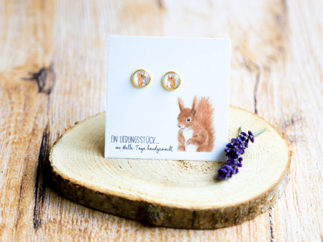 Kleine Stecker-Ohrringe mit quirligem Eichhörnchen, aus Edelstahl / goldfarben, Geschenk, Schmuck, Helle Tage