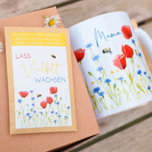 Laden Sie das Bild in den Galerie-Viewer, Geschenkset: Tasse aus Keramik &quot;Mohnblumen mit Schrift Mama&quot; + Bio-Blumensamen + Geschenkkarton
