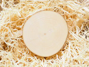 Holzscheibe mit leuchtender Mohnblume