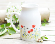 Laden Sie das Bild in den Galerie-Viewer, Milchkännchen/Vase &quot;Blumenwiese mit Mohn&quot;
