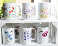 Laden Sie das Bild in den Galerie-Viewer, Große Teetasse &quot;Blumenwiese mit Maus&quot;
