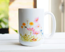 Laden Sie das Bild in den Galerie-Viewer, Große Teetasse &quot;Blumenwiese mit Maus&quot;

