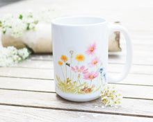 Laden Sie das Bild in den Galerie-Viewer, Große Teetasse &quot;Blumenwiese mit Maus&quot;
