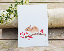 Laden Sie das Bild in den Galerie-Viewer, Kunstdruck / gedruckte Karte mit Maus und Beeren auf feinstem Cotton-Papier
