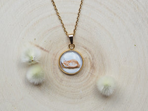 Kette mit Anhänger "Schlafender Fuchs", Edelstahlfassung, gold- oder silberfarben