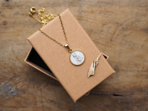 Kette mit Anhänger "Kleiner Esel", Edelstahlfassung, gold- oder silberfarben