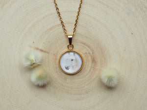 Kette mit Anhänger "Weißes Pferd", Edelstahlfassung, gold- oder silberfarben