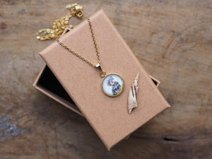 Kette mit Anhänger "Kleiner Dackel", Edelstahlfassung, gold- oder silberfarben