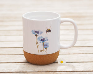 Große Tasse mit Korkboden, glänzend, "Kornblume mit Hummel"