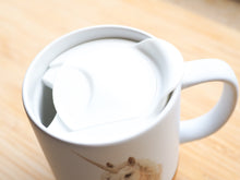 Laden Sie das Bild in den Galerie-Viewer, Große Tasse mit Korkboden &quot;Eichhörnchenportrait&quot;
