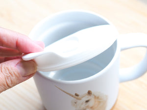 Keramiktasse mit abnehmbarem Korkboden und Deckel, liebevoll bedruckt mit Naturmotiv