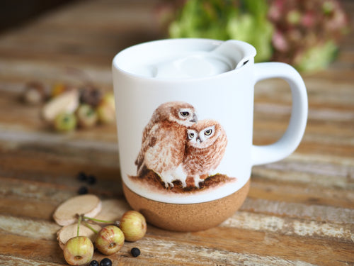 Keramiktasse mit abnehmbarem Korkboden und Deckel, liebevoll bedruckt mit Naturmotiv