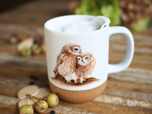 Keramiktasse mit abnehmbarem Korkboden und Deckel, liebevoll bedruckt mit Naturmotiv