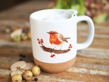 Laden Sie das Bild in den Galerie-Viewer, Große Tasse mit Korkboden &quot;Rotkehlchen und Beeren&quot;
