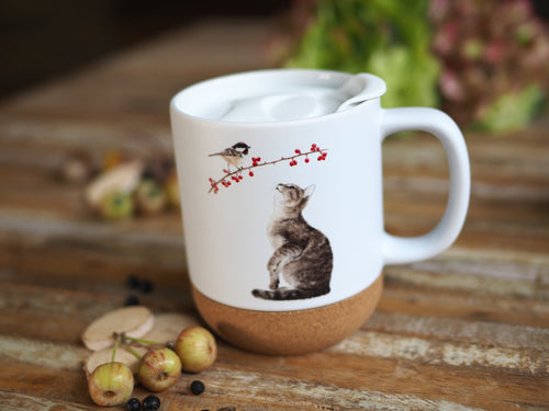 Keramiktasse mit abnehmbarem Korkboden und Deckel, liebevoll bedruckt mit Naturmotiv Katze
