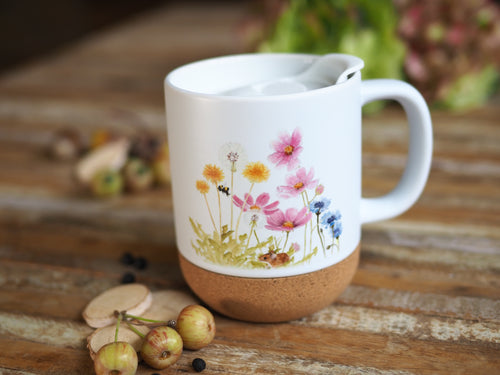 Keramiktasse mit abnehmbarem Korkboden und Deckel, liebevoll bedruckt mit Naturmotiv