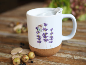 Keramiktasse mit abnehmbarem Korkboden und Deckel, liebevoll bedruckt mit Naturmotiv