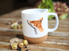 Laden Sie das Bild in den Galerie-Viewer, Keramiktasse mit abnehmbarem Korkboden und Deckel, liebevoll bedruckt mit Naturmotiv Fuchs
