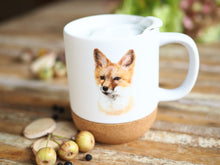 Laden Sie das Bild in den Galerie-Viewer, Große Tasse mit Korkboden &quot;Fuchsportrait&quot;

