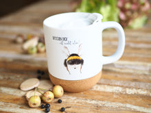 Laden Sie das Bild in den Galerie-Viewer, Große Tasse mit Korkboden &quot;Hummelpo mit Spruch&quot;
