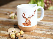 Laden Sie das Bild in den Galerie-Viewer, Große Tasse mit Korkboden &quot;Stattlicher Hirsch&quot;
