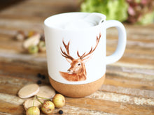 Laden Sie das Bild in den Galerie-Viewer, Große Tasse mit Korkboden &quot;Stattlicher Hirsch&quot;
