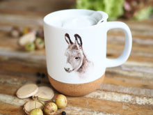 Laden Sie das Bild in den Galerie-Viewer, Große Tasse mit Korkboden &quot;Kleiner Esel&quot;
