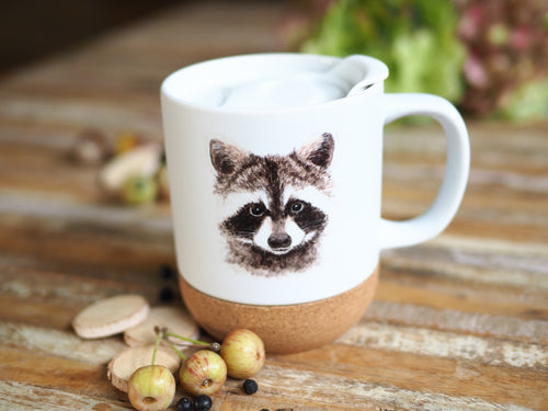 Keramiktasse mit abnehmbarem Korkboden und Deckel, liebevoll bedruckt mit Naturmotiv