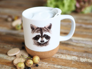 Keramiktasse mit abnehmbarem Korkboden und Deckel, liebevoll bedruckt mit Naturmotiv