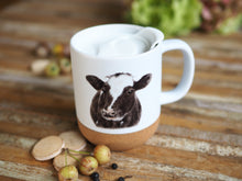 Laden Sie das Bild in den Galerie-Viewer, Große Tasse mit Korkboden &quot;Liebe Kuh&quot;
