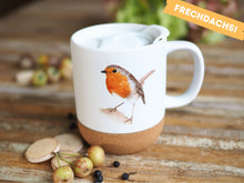 Laden Sie das Bild in den Galerie-Viewer, Große Tasse mit Korkboden "Freches Rotkehlchen"
