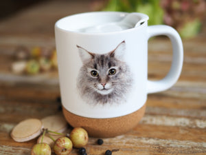 Keramiktasse mit abnehmbarem Korkboden und Deckel, liebevoll bedruckt mit Katze