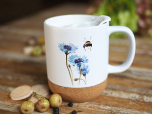 Keramiktasse mit abnehmbarem Korkboden und Deckel, liebevoll bedruckt mit Naturmotiv