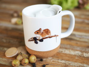 Keramiktasse mit abnehmbarem Korkboden und Deckel, liebevoll bedruckt mit Naturmotiv