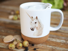 Laden Sie das Bild in den Galerie-Viewer, Keramiktasse mit abnehmbarem Korkboden und Deckel, liebevoll bedruckt mit Einhorn
