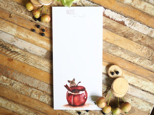 Notizblock mit handgemaltem Tier- oder Blumenmotiv, liebevoll gestaltet auf feinem Papier