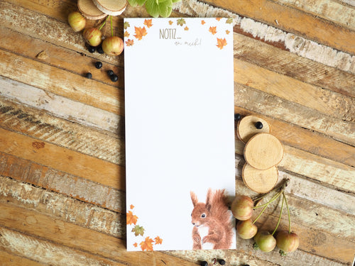 Notizblock mit handgemaltem Tier- oder Blumenmotiv, liebevoll gestaltet auf feinem Papier