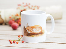 Laden Sie das Bild in den Galerie-Viewer, Feine Keramiktasse "Schlafender Fuchs"
