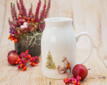 Laden Sie das Bild in den Galerie-Viewer, Milchkännchen/Vase &quot;Fuchs und Hase im Winterwald&quot;
