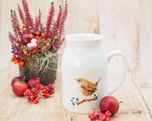 Milchkännchen/Vase "Zaunkönig mit blauen Beeren"