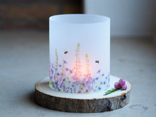 Laden Sie das Bild in den Galerie-Viewer, Windlicht / Teelichtpapier &quot;Romantische Wiese&quot;
