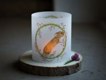 Laden Sie das Bild in den Galerie-Viewer, Windlicht Tischdeko &quot;Maus mit rosa Beeren&quot;
