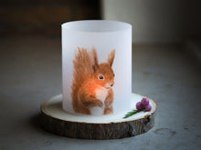 Laden Sie das Bild in den Galerie-Viewer, Windlicht Tischdeko &quot;Quirliges Eichhörnchen&quot;
