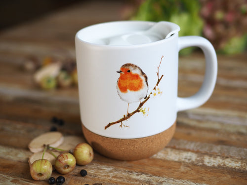 Keramiktasse mit abnehmbarem Korkboden und Deckel, liebevoll bedruckt mit Rotkehlchen