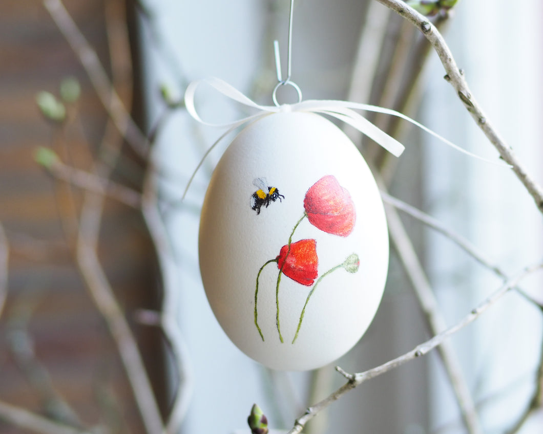 Osterei Bio-Gänseei mit Hummel und Mohn, handbemalt