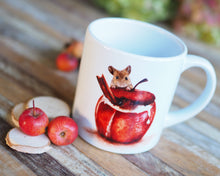 Laden Sie das Bild in den Galerie-Viewer, Kindertasse &quot;Bratapfel mit Maus&quot;
