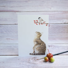 Laden Sie das Bild in den Galerie-Viewer, Kunstdruck / gedruckte Karte mit frecher Katze und Meise auf feinstem Cotton-Papier

